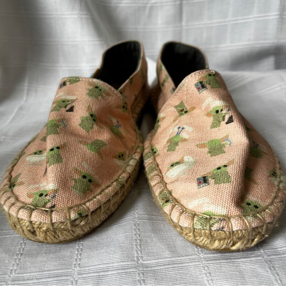 Ubuntu x Star Wars Grogu The Child Afridrilles Slip-On Shoes 7.5 Wide - Picture 5 of 13